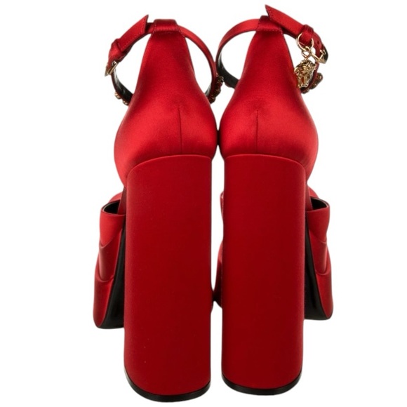 ❗️SOLD❗️NWT VERSACE AEVITAS D’ORSAY CRYSTAL AND MEDUSA CHARM SATIN PUMPS BOX - Picture 5 of 12